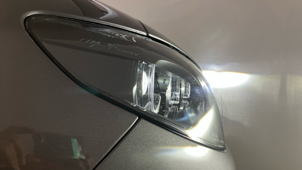 Alfa Romeo Stelvio 2.2 D 210 Sprint 5dr AWD Auto Diesel Estate - Image 38