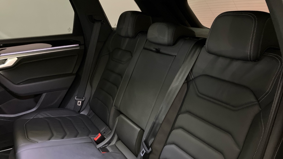 Volkswagen Touareg 3.0 V6 TDI 4Motion 286 Black Edition 5dr Tip Auto Diesel Estate - Image 16
