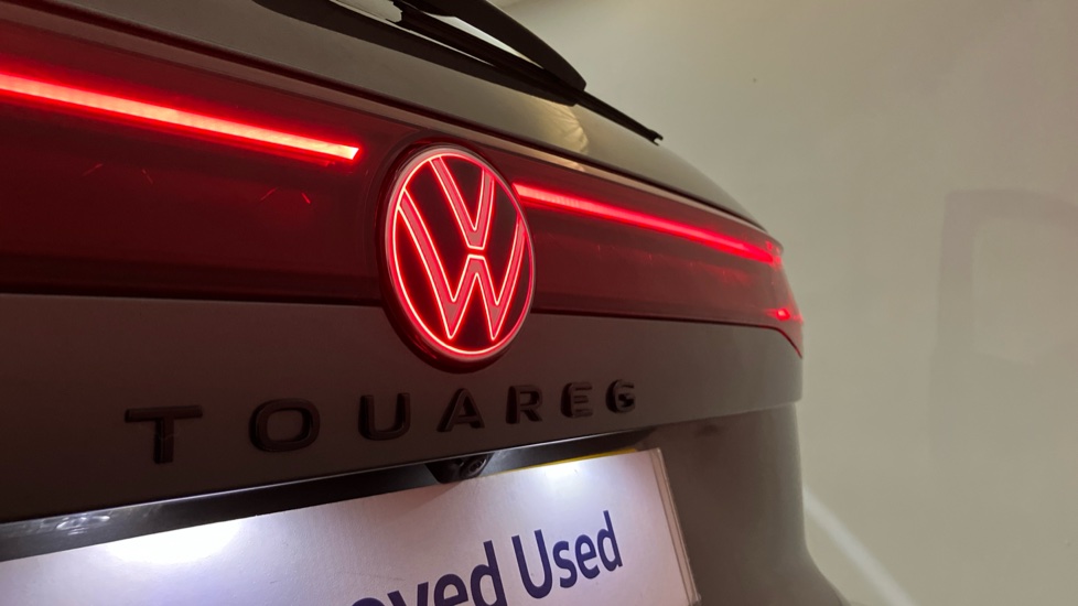 Volkswagen Touareg 3.0 V6 TDI 4Motion 286 Black Edition 5dr Tip Auto Diesel Estate - Image 30
