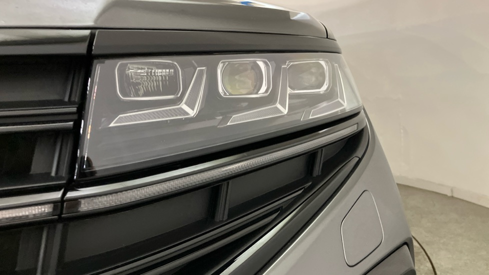 Volkswagen Touareg 3.0 V6 TDI 4Motion 286 Black Edition 5dr Tip Auto Diesel Estate - Image 33