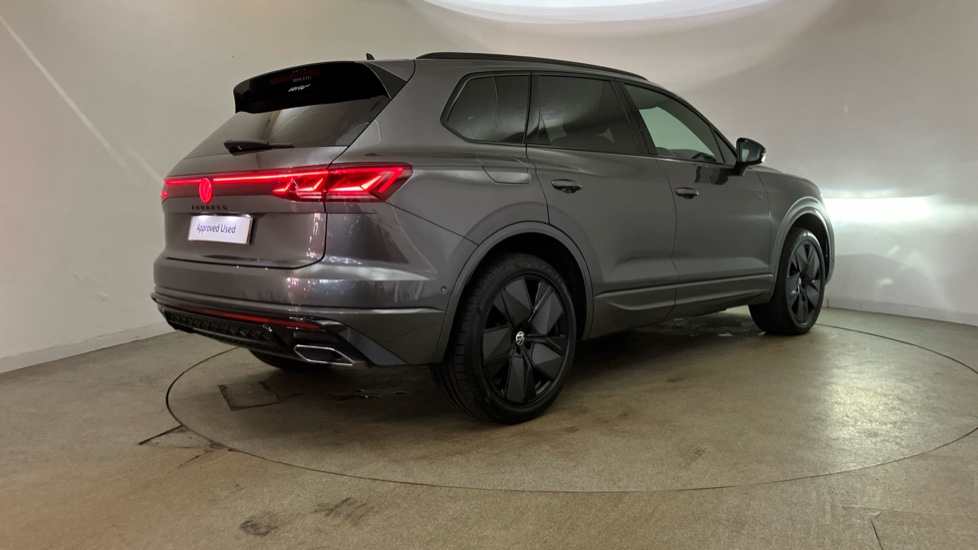 Volkswagen Touareg 3.0 V6 TDI 4Motion 286 Black Edition 5dr Tip Auto Diesel Estate - Image 35