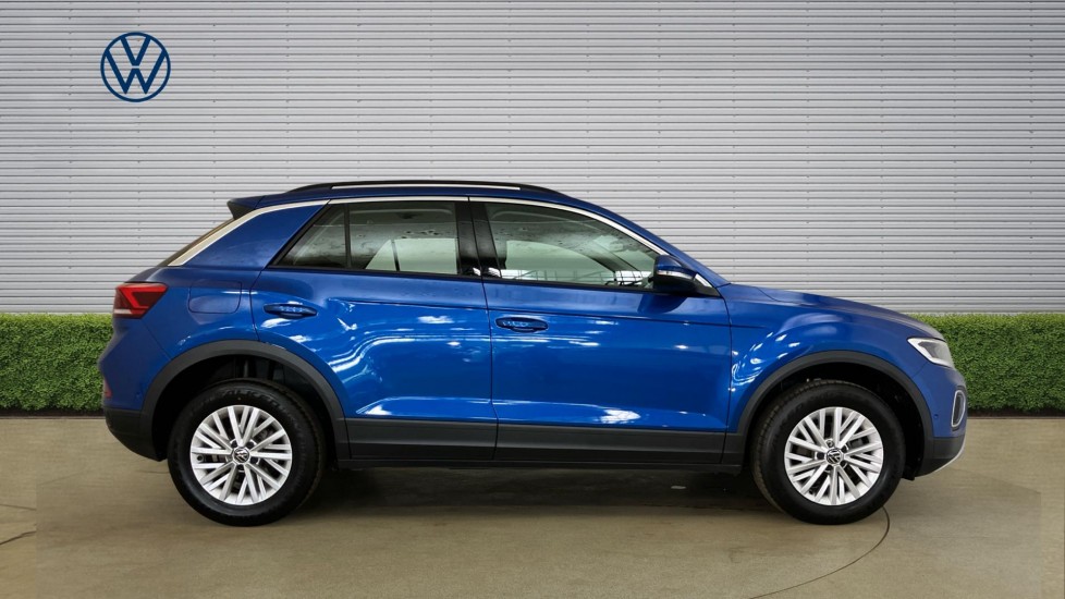 Volkswagen T-Roc 1.5 TSI Life 5dr DSG Petrol Hatchback - Image 4