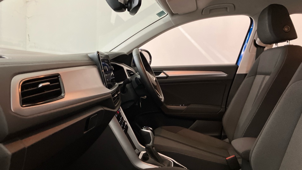 Volkswagen T-Roc 1.5 TSI Life 5dr DSG Petrol Hatchback - Image 22