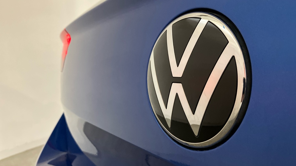 Volkswagen T-Roc 1.5 TSI Life 5dr DSG Petrol Hatchback - Image 25