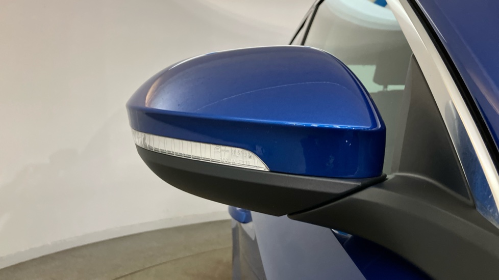 Volkswagen T-Roc 1.5 TSI Life 5dr DSG Petrol Hatchback - Image 36