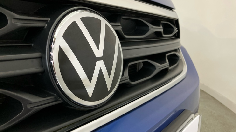 Volkswagen T-Roc 1.5 TSI Life 5dr DSG Petrol Hatchback - Image 37