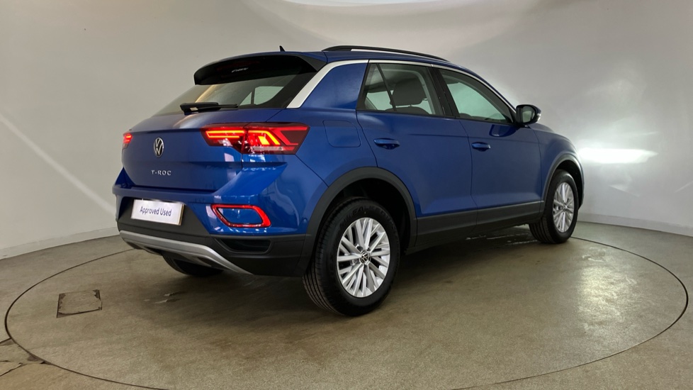 Volkswagen T-Roc 1.5 TSI Life 5dr DSG Petrol Hatchback - Image 41