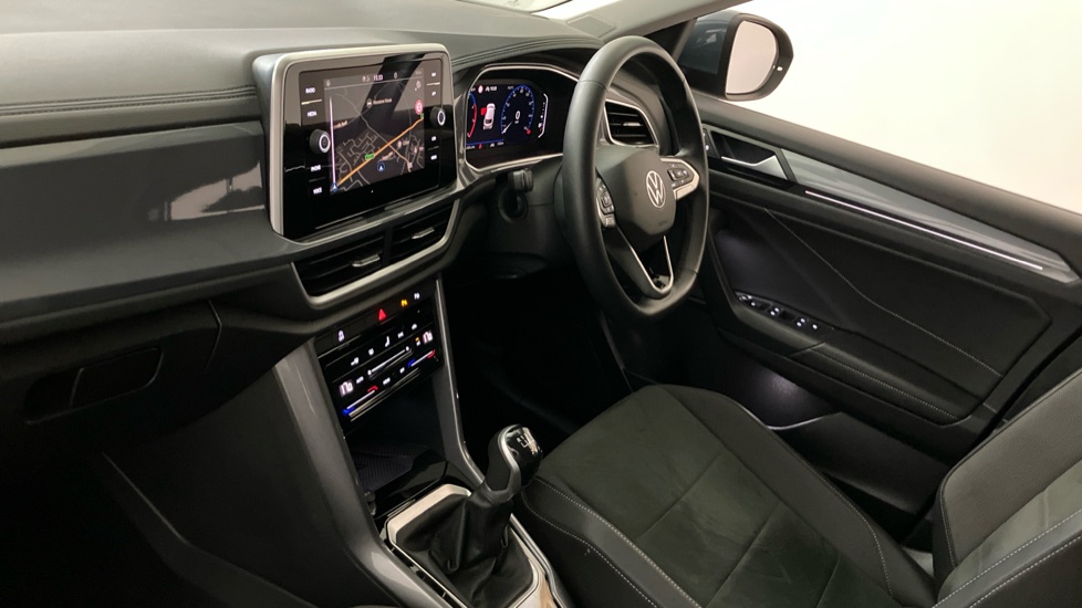 Volkswagen T-Roc 1.5 TSI Style 5dr Petrol Hatchback - Image 2