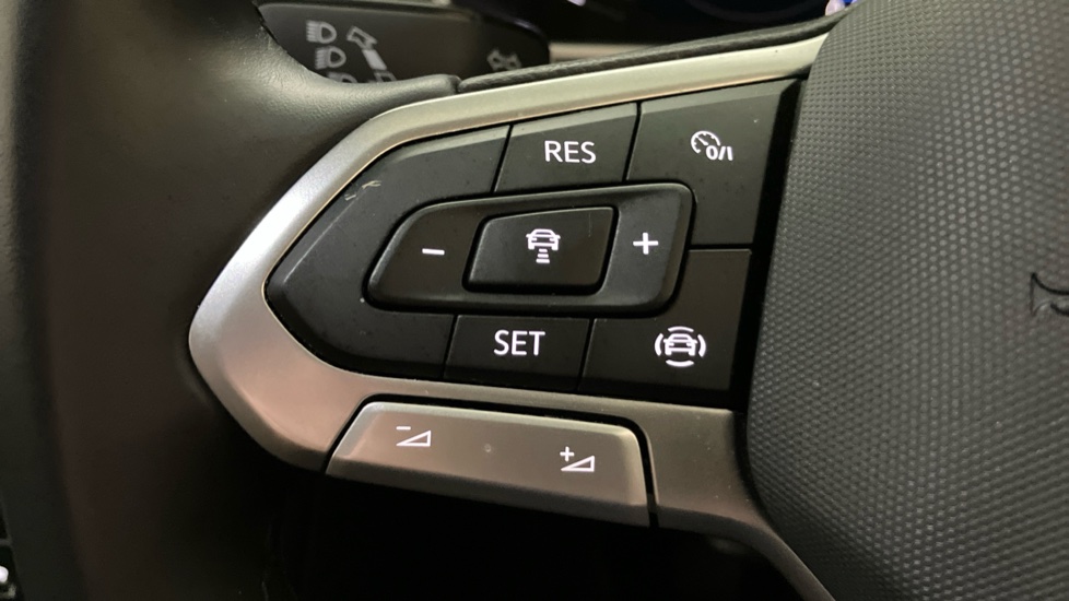 Volkswagen T-Roc 1.5 TSI Style 5dr Petrol Hatchback - Image 17