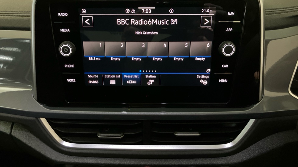 Volkswagen T-Roc 1.5 TSI Style 5dr Petrol Hatchback - Image 35
