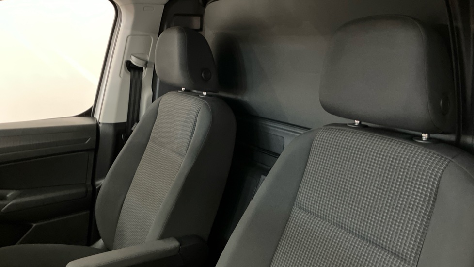 Volkswagen Caddy Maxi Caddy Cargo Maxi C20 Diesel 2.0 TDI 102PS Commerce Plus Van [Tech Pack] - Image 16