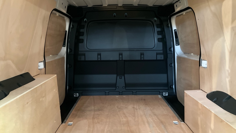 Volkswagen Caddy Maxi Caddy Cargo Maxi C20 Diesel 2.0 TDI 102PS Commerce Plus Van [Tech Pack] - Image 20