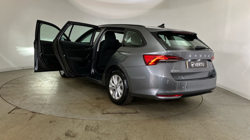 Skoda Octavia 1.5 TSI SE Technology 5dr Petrol Estate - Image 44