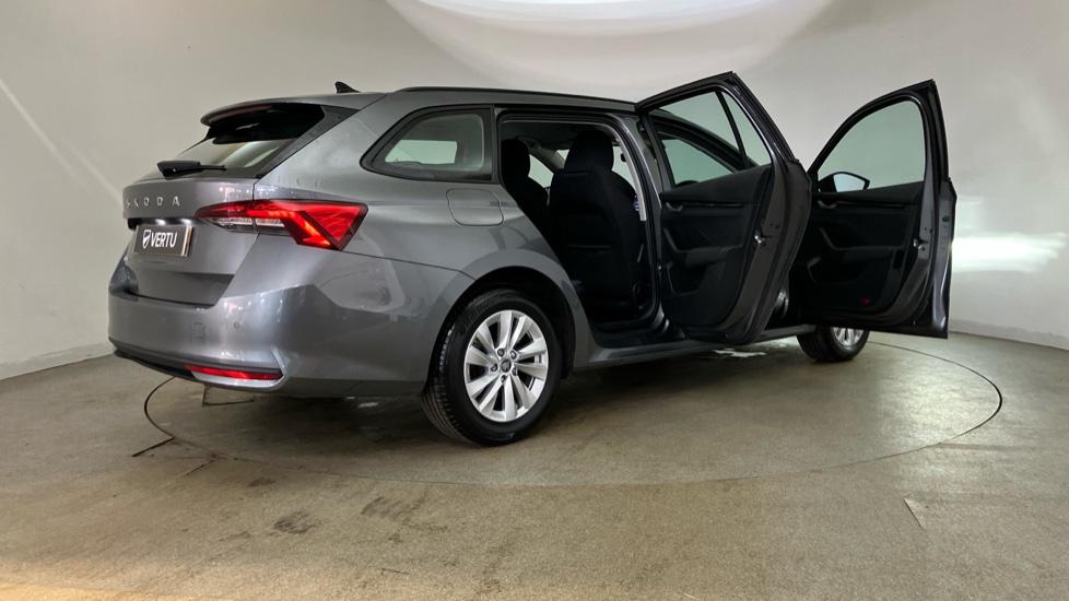 Skoda Octavia 1.5 TSI SE Technology 5dr Petrol Estate - Image 45