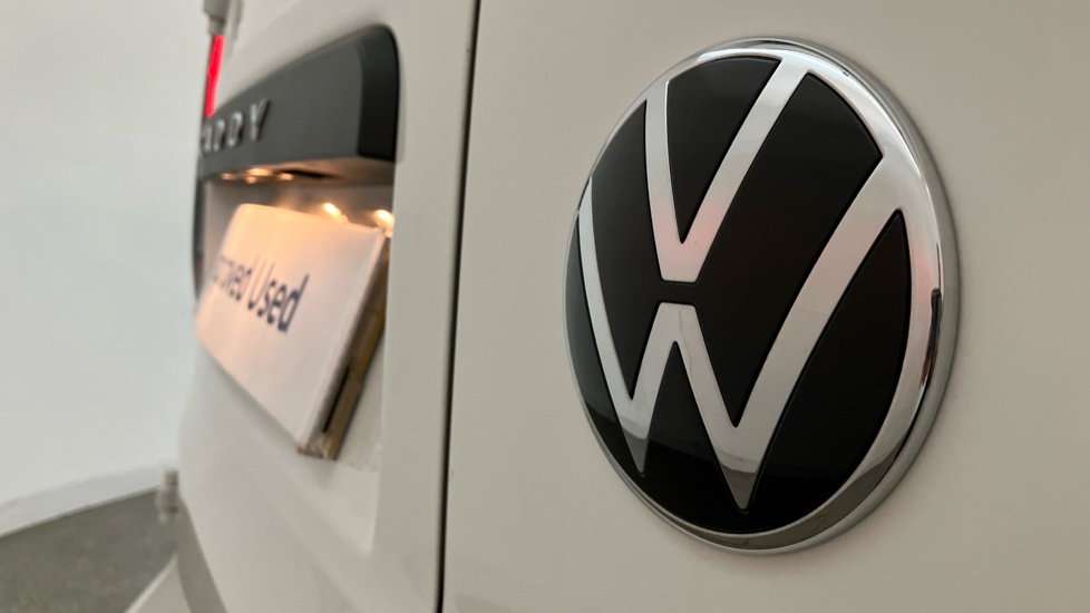Volkswagen Caddy Cargo C20 Diesel 2.0 TDI 102PS Commerce Plus Van [Tech Pack] - Image 25