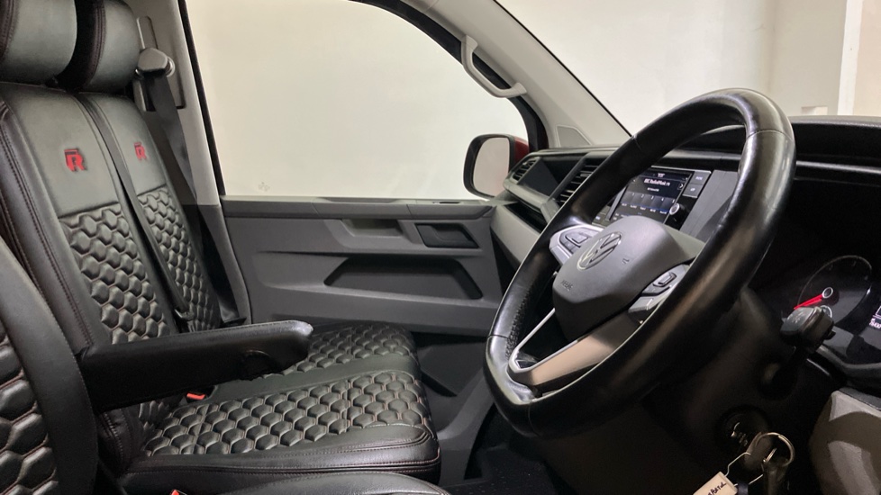 Volkswagen Transporter T28 Swb Diesel 2.0 TDI 150 Highline Van DSG - Image 15