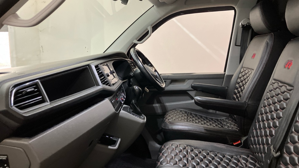 Volkswagen Transporter T28 Swb Diesel 2.0 TDI 150 Highline Van DSG - Image 21