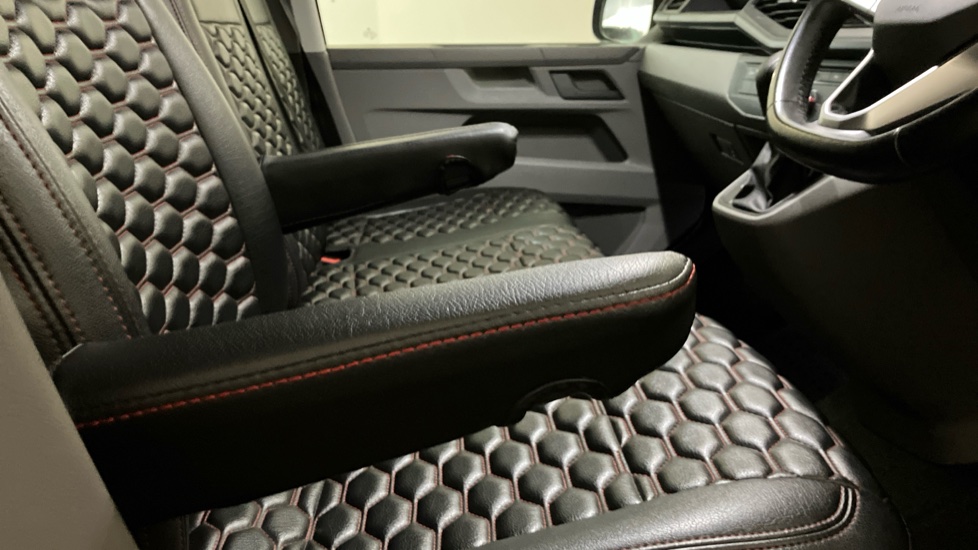 Volkswagen Transporter T28 Swb Diesel 2.0 TDI 150 Highline Van DSG - Image 41