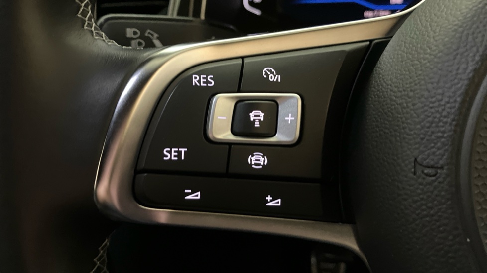 Volkswagen T-Roc 1.6 TDI R-Line 5dr Diesel Hatchback - Image 17
