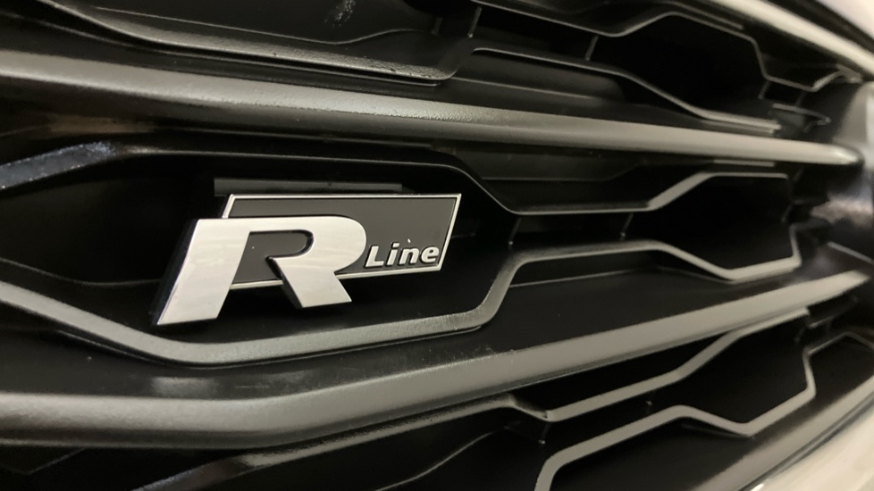 Volkswagen T-Roc 1.6 TDI R-Line 5dr Diesel Hatchback - Image 35