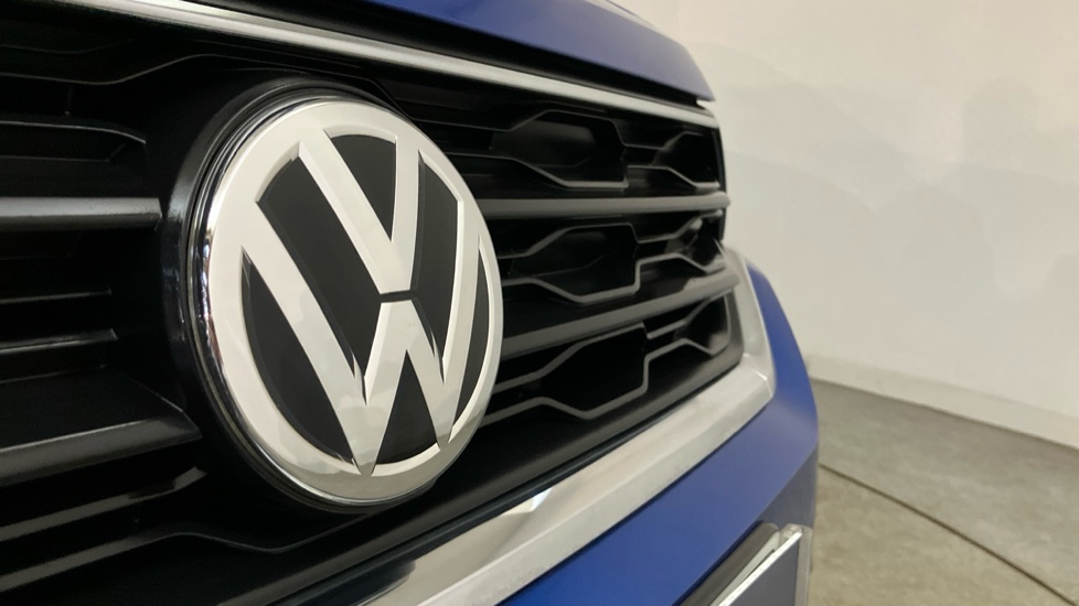 Volkswagen T-Roc 1.6 TDI R-Line 5dr Diesel Hatchback - Image 36