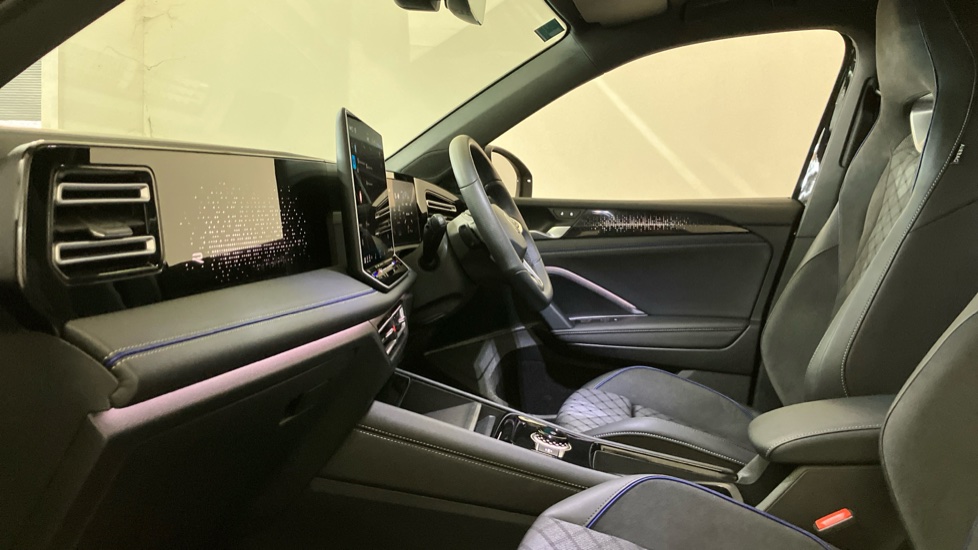 Volkswagen Tiguan 2.0 TDI R-Line 5dr DSG Diesel Estate - Image 25