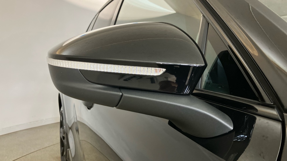 Volkswagen Tiguan 2.0 TDI R-Line 5dr DSG Diesel Estate - Image 38