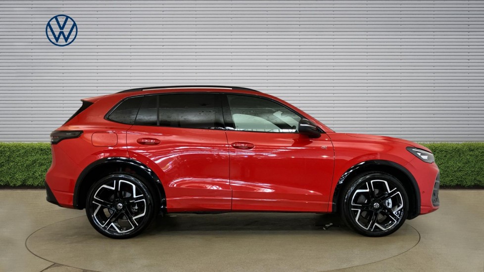 Volkswagen Tiguan 2.0 TDI R-Line 5dr DSG Diesel Estate - Image 4