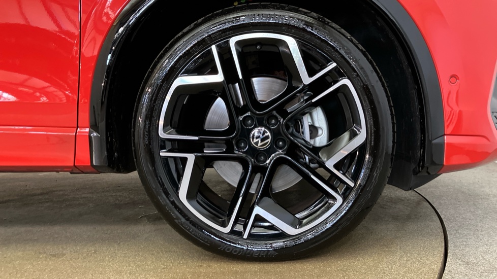 Volkswagen Tiguan 2.0 TDI R-Line 5dr DSG Diesel Estate - Image 5
