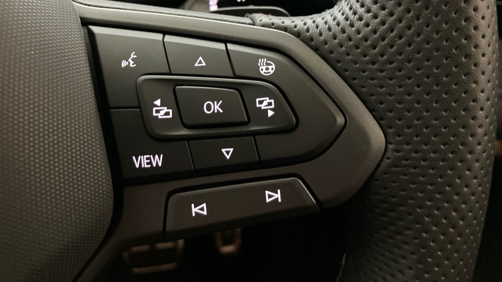 Volkswagen Tiguan 2.0 TDI R-Line 5dr DSG Diesel Estate - Image 18