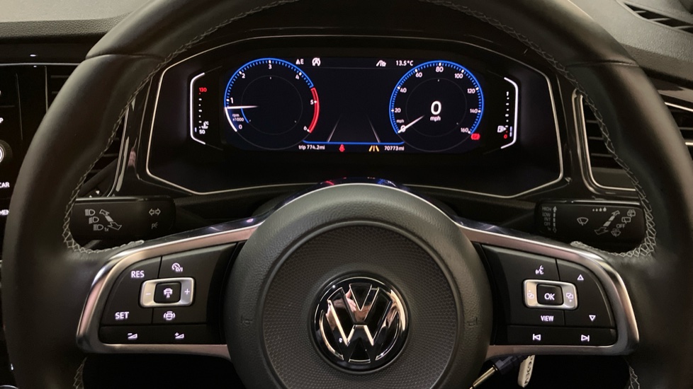 Volkswagen T-Roc 1.6 TDI R-Line 5dr Diesel Hatchback - Image 10