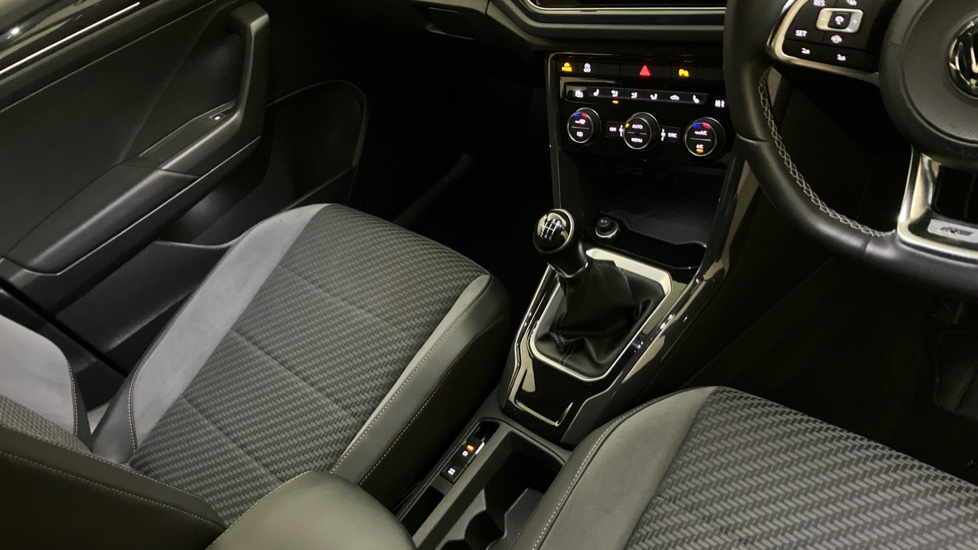 Volkswagen T-Roc 1.6 TDI R-Line 5dr Diesel Hatchback - Image 14