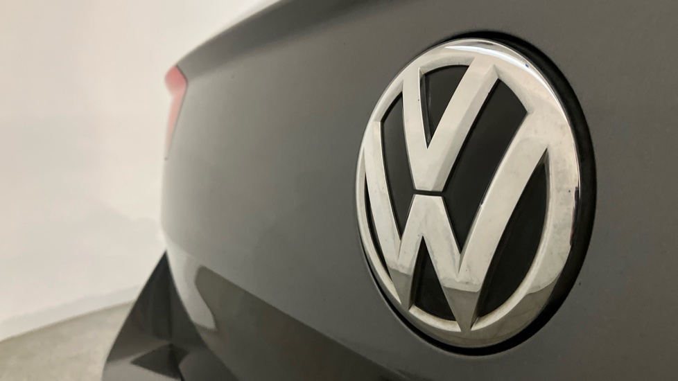 Volkswagen T-Roc 1.6 TDI R-Line 5dr Diesel Hatchback - Image 27