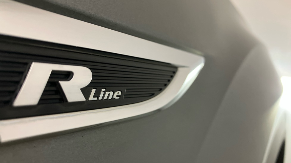 Volkswagen T-Roc 1.6 TDI R-Line 5dr Diesel Hatchback - Image 35