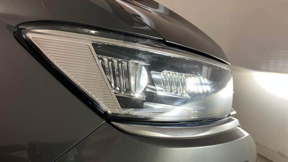 Volkswagen T-Roc 1.6 TDI R-Line 5dr Diesel Hatchback - Image 36