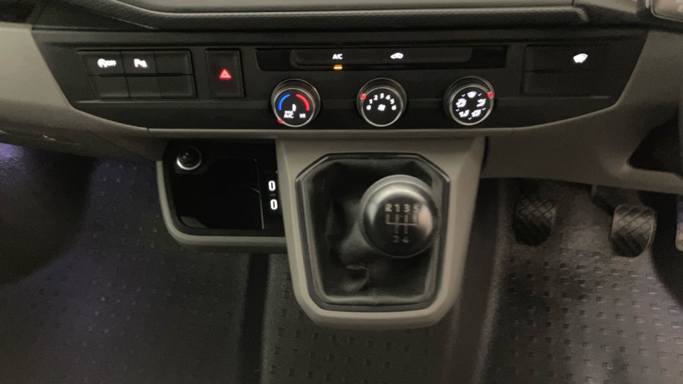 Volkswagen Transporter T28 Swb Diesel 2.0 TDI 110 Highline Van - Image 14