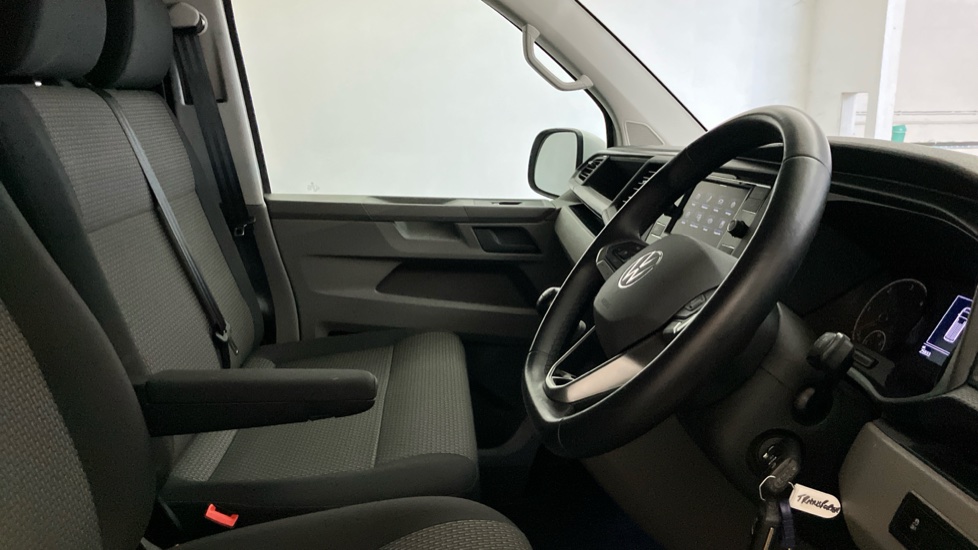 Volkswagen Transporter T28 Swb Diesel 2.0 TDI 110 Highline Van - Image 15