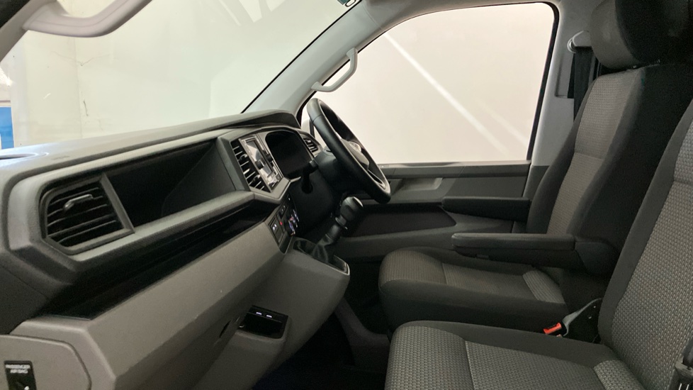 Volkswagen Transporter T28 Swb Diesel 2.0 TDI 110 Highline Van - Image 22