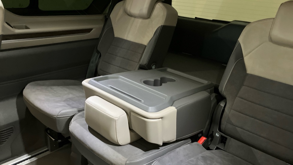 Volkswagen Multivan 2.0 TDI Style 5dr LWB DSG Diesel Estate - Image 30