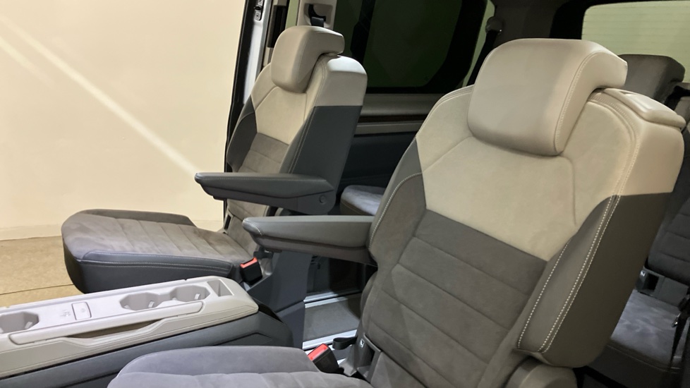 Volkswagen Multivan 2.0 TDI Style 5dr LWB DSG Diesel Estate - Image 31