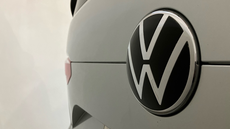 Volkswagen Multivan 2.0 TDI Style 5dr LWB DSG Diesel Estate - Image 32