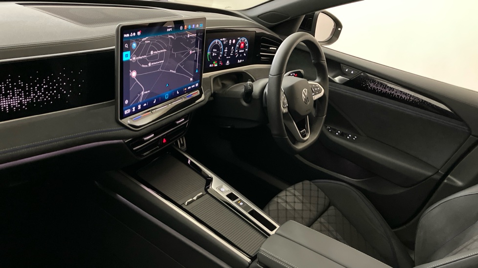Volkswagen Passat 1.5 TSI eHybrid 272 Black Edition 5dr DSG Estate - Image 2
