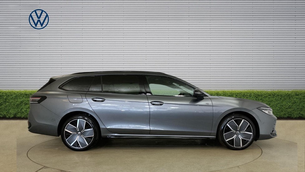 Volkswagen Passat 1.5 TSI eHybrid 272 Black Edition 5dr DSG Estate - Image 4