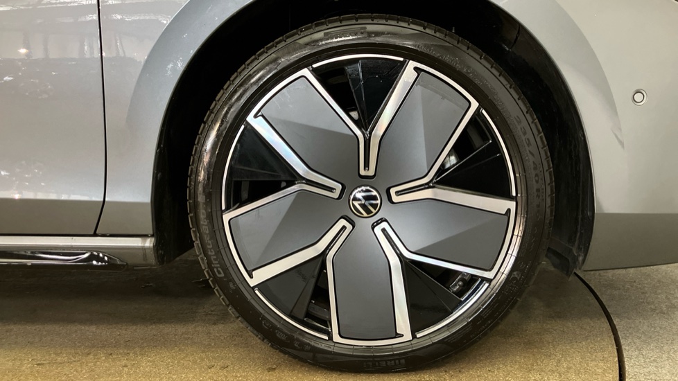 Volkswagen Passat 1.5 TSI eHybrid 272 Black Edition 5dr DSG Estate - Image 5
