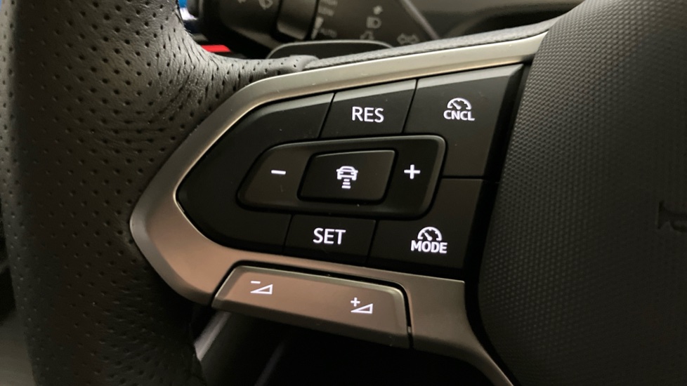 Volkswagen Passat 1.5 TSI eHybrid 272 Black Edition 5dr DSG Estate - Image 17