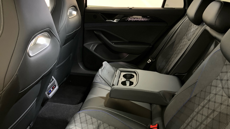 Volkswagen Passat 1.5 TSI eHybrid 272 Black Edition 5dr DSG Estate - Image 26