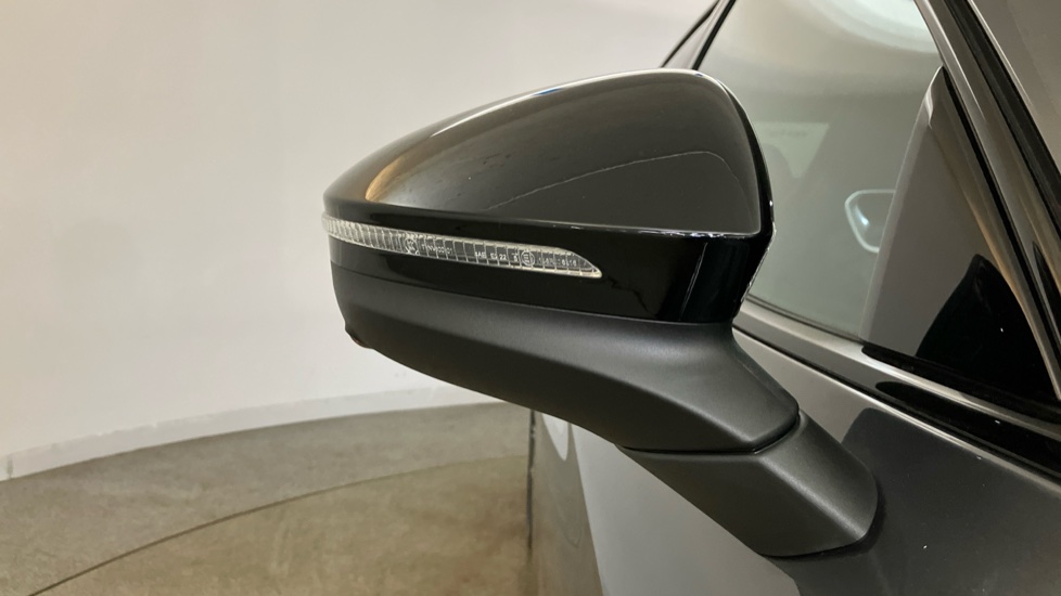 Volkswagen Passat 1.5 TSI eHybrid 272 Black Edition 5dr DSG Estate - Image 31