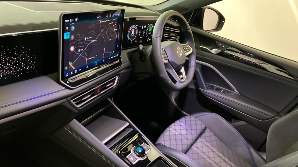 Volkswagen Tiguan 2.0 TDI R-Line 5dr DSG Diesel Estate - Image 2