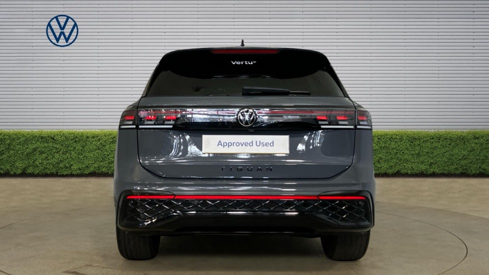 Volkswagen Tiguan 2.0 TDI R-Line 5dr DSG Diesel Estate - Image 8