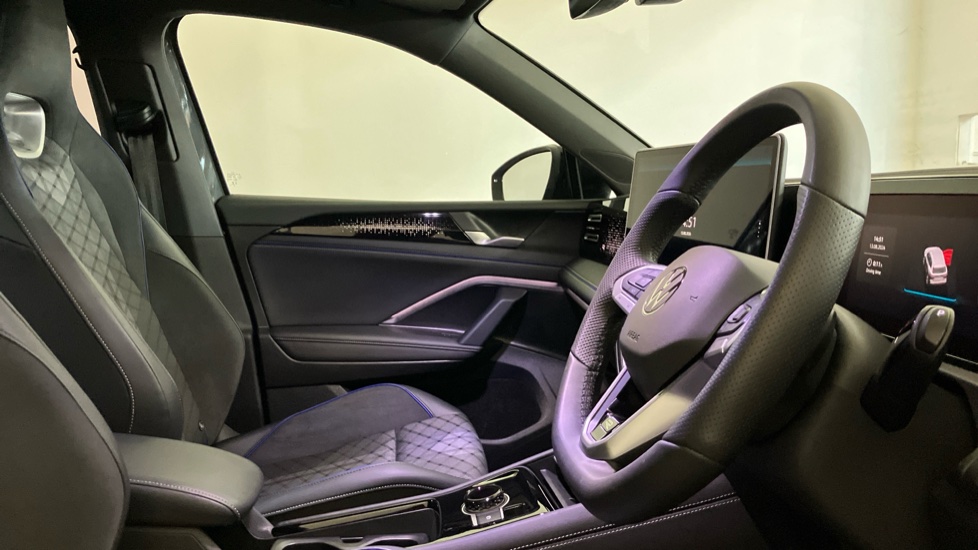 Volkswagen Tiguan 2.0 TDI R-Line 5dr DSG Diesel Estate - Image 15
